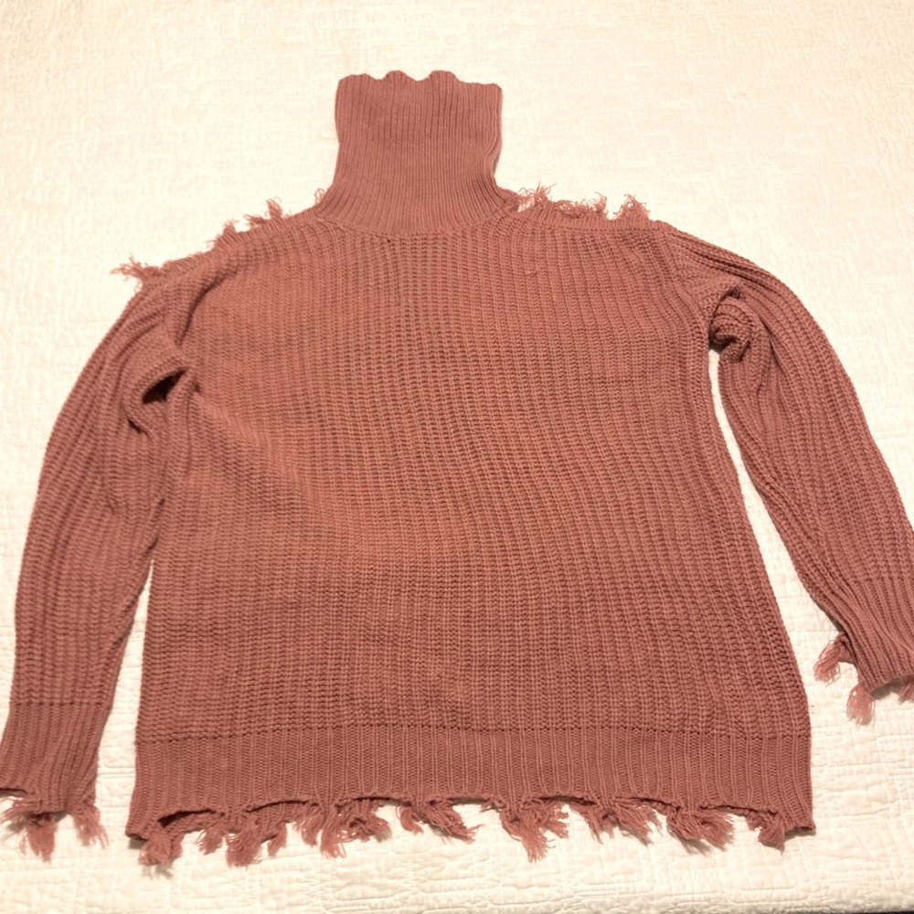 ALMOST FAMOUS Women’s light mauve XL sweater.